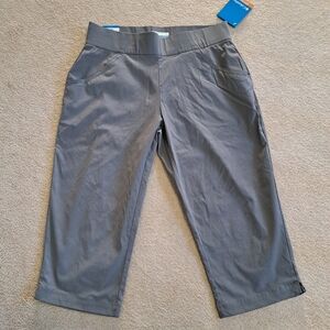 Columbia Active Fit Capris Grey Women's Size Medium Omni Shield Stretch NEW